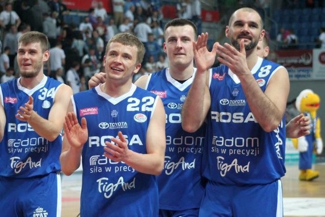 Koszykarze Rosy Radom wygrywając dwukrotnie we Włocławku awansowali do finału play off. Nawet jeśli przegrają, to będą wicemistrzami Polski. Takiego sukcesu w sportach drużynowych, Radomia nie miał od 1995 roku.