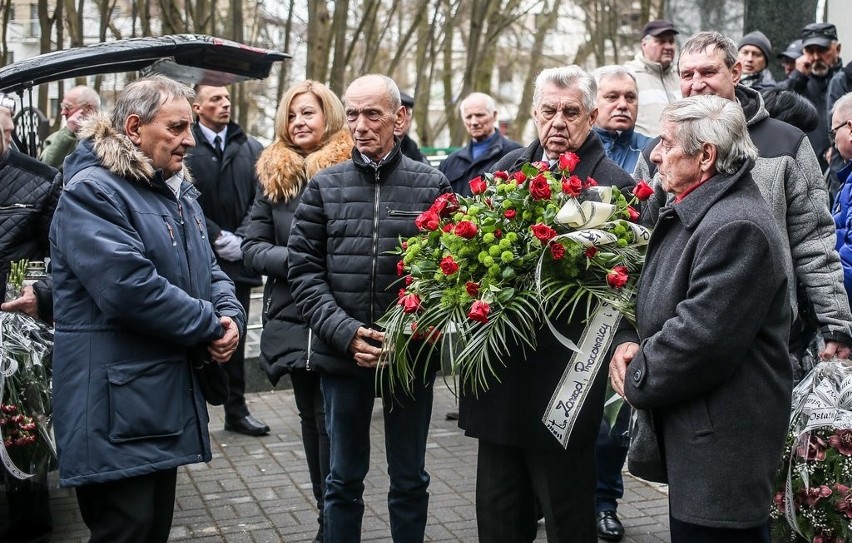 Henrykowi Życie w ostatniej drodze towarzyszyli rodzina oraz...