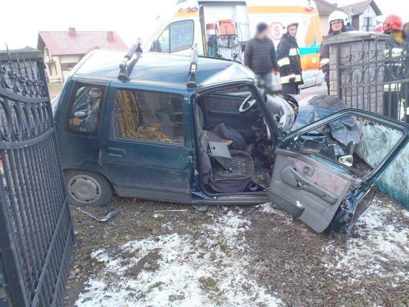 Stary Sącz. Dwa auta rozbite, trzy osoby w szpitalu