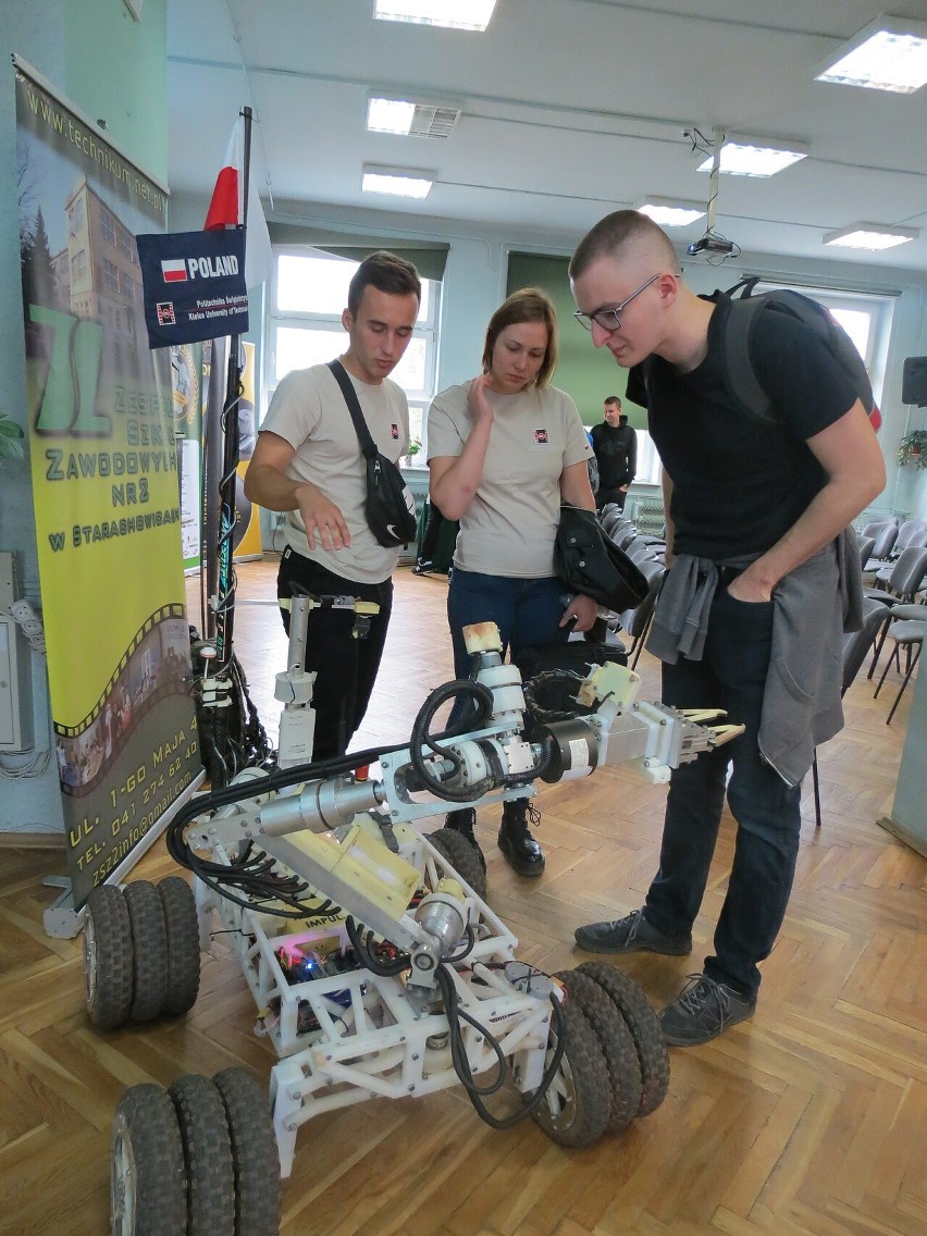 Ciekawa konferencja, Forum współpracy w Technikum numer 2 w Starachowicach. Zobaczcie zdjęcia