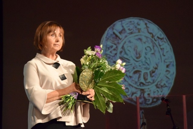 Doktor Urszula Stępień, kustosz  Muzeum Diecezjalnego Dom Długosza w Sandomierzu otrzymała Świętokrzyską Nagrodę Muzealną imienia Tadeusza Włoszka.