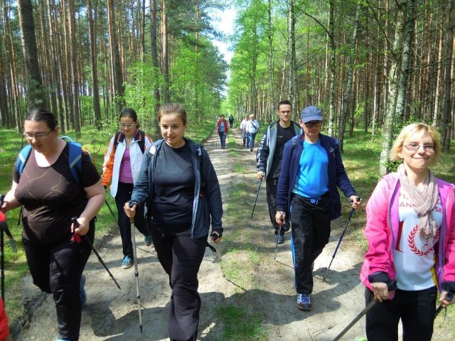 W październikowej ofercie m.in. treningi nordic walking (zdjęcie ilustracyjne)