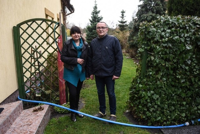 Bożena i Bogdan Radzikowscy korzystają ze swojej przydomowej studni od momentu, gdy postawili dom i wprowadzili się na ulicę Migdałową. Do tej pory nie mieli żadnego problemu z wodą