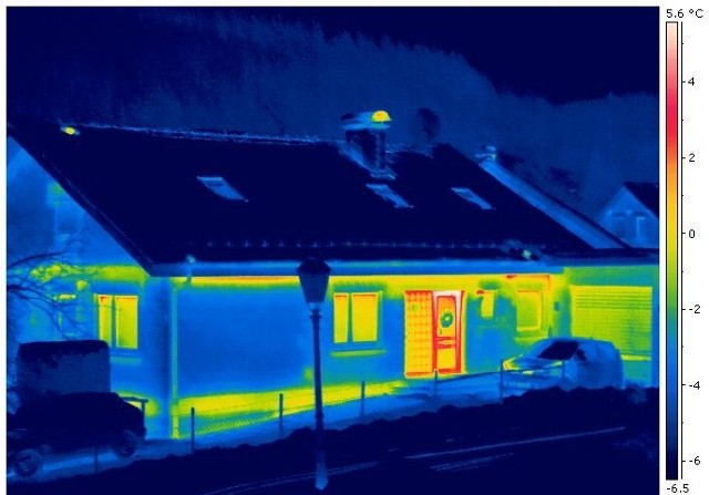 Badania termowizyjne można przeprowadzać zarówno przed oddaniem budynku do użytkowania, podczas zamieszkiwania w domu oraz zwłaszcza – przed planowaną termomodernizacją.