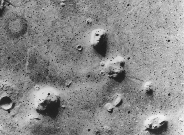 Zdjęcie fragmentu regionu Cydonii zrobione przez sondę Viking 1 w 1976 roku.
