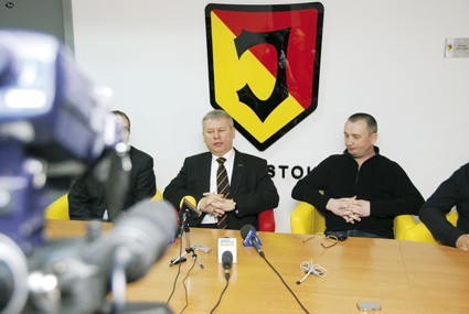 Wojciech Strzałkowski (w środku) twierdzi, że Jagę spotkała zbyt surowa kara