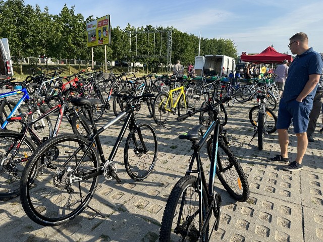 Mnóstwo rowerów w sobotę, 15 lipca na giełdzie w Sandomierzu. Zobacz na kolejnych slajdach >>>
