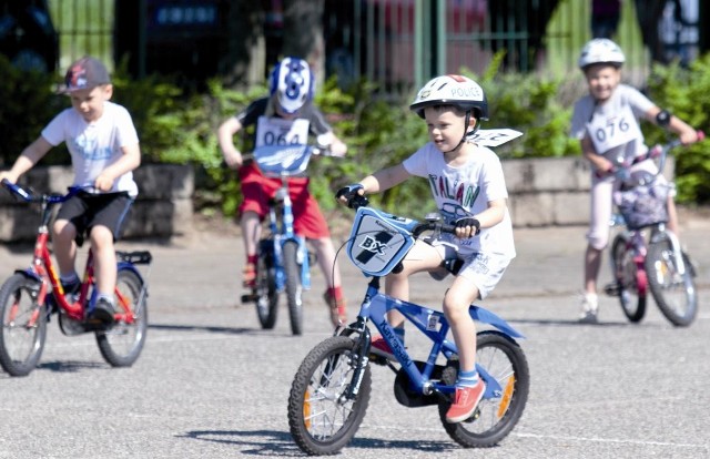 Podczas zawodów rowerkowych na dzieci czekają emocje sportowe i dużo dobrej zabawy.