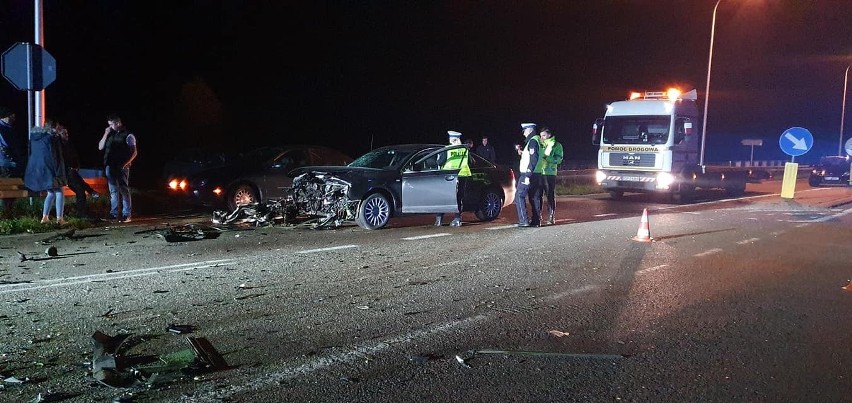 Szczuczyn. Wypadek na DK 61. Zderzyły się dwa audi. Trzy osoby poszkodowane