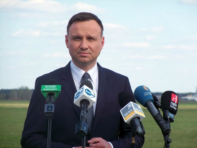 Andrzej Duda przemawiał dziś na lotnisku w Mielcu.