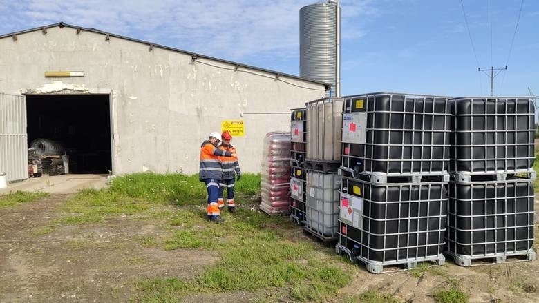 Chemikalia składowane były w starym kurniku w...