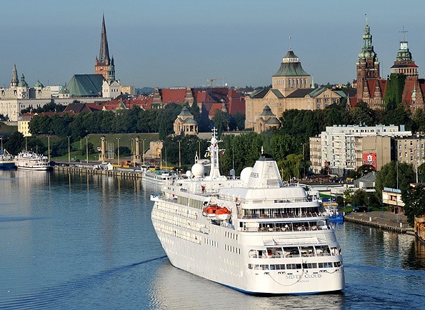 Wycieczkowce przypłyną do SzczecinaJednostka została wybudowana w 1994 roku we Włoszech. Pływa pod banderą Wysp Bahama.