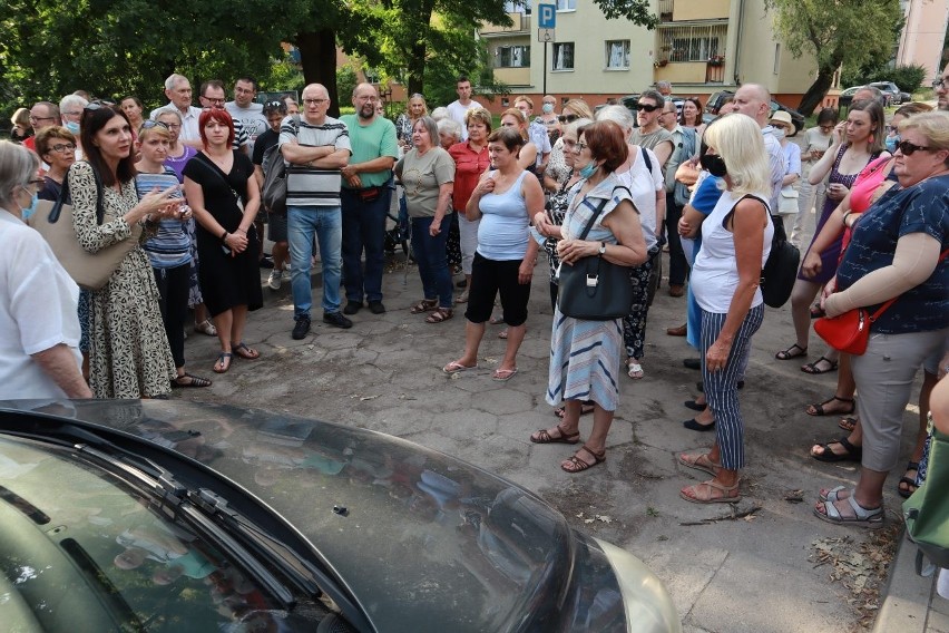 Mieszkańcy Bałut protestują przeciw planom budowy bloków i...