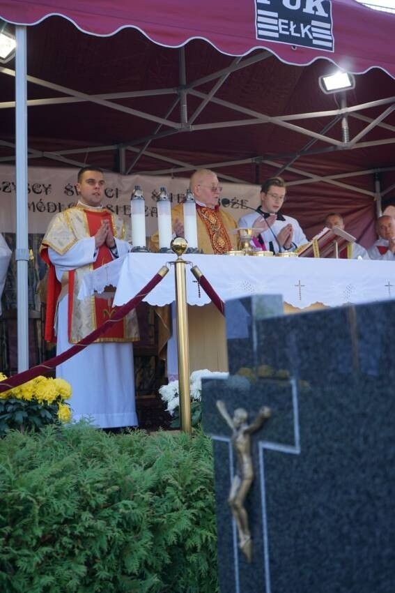 Ełk. Msza i procesja na cmentarzu w Uroczystość Wszystkich Świętych