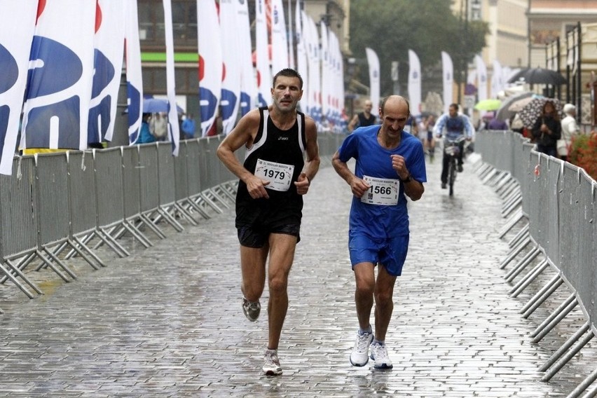 Maraton Wrocław - ZDJĘCIA - zawodnicy z numerami 1801 - 2000