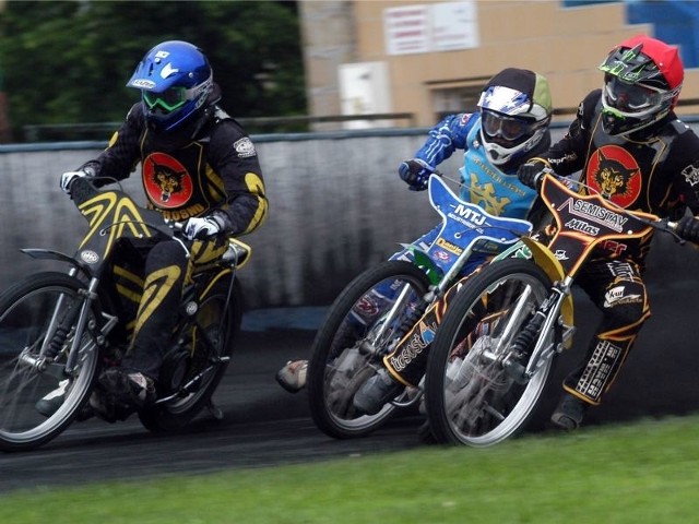 Na inaugurację sezonu żużlowcy z Krosna wygrali na wyjeździe ze Speedway Wandą Kraków.