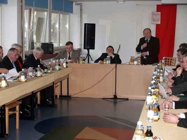 Obrady Konwentu Starostów Województwa Świętokrzyskiego odbywały się w piątek w sali konferencyjnej ośrodka przy ul. Żwirki i Wigury w Pinczowie.
