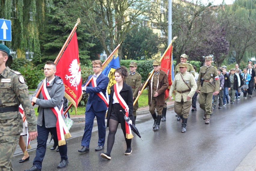 Tarnobrzeg. Mural „Zapory” odsłonięto w rocznicę napaści Sowietów na Polskę