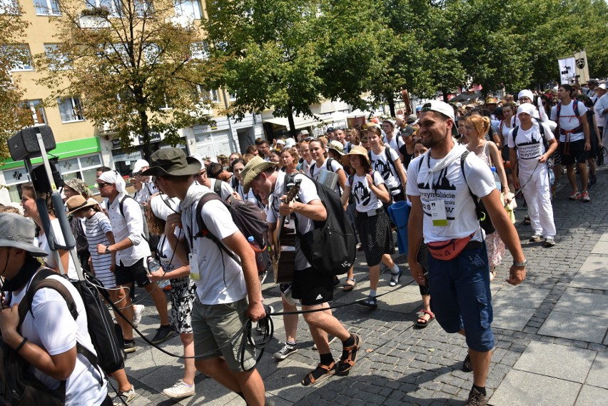 Pielgrzymka Dominikańska dotarła z Krakowa na Jasną Górę ZDJĘCIA Zmęczeni, ale bardzo radośni 