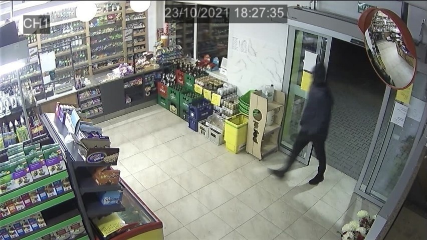 Zakapturzony mężczyzna napadł na sklep w Leszczach w...