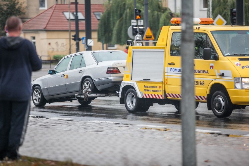 Wypadek na przystanku autobusowym...