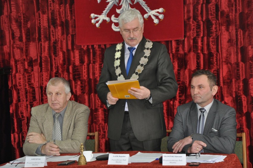 Oświatowa sesja rady miejskiej w Praszce.