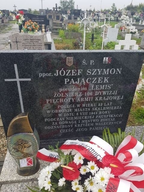 Skromna uroczystość na grobie wielkiego bohatera w Gorzkowie. Syn powstańców śląskich poległ w obronie Skalbmierza [ZDJĘCIA]