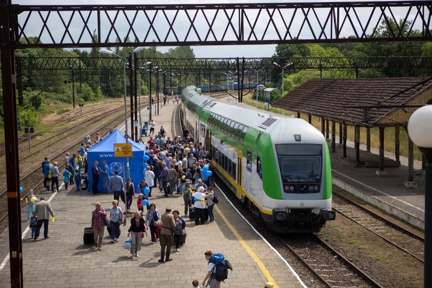 Letni rozkład jazdy na kolei. Wracają sezonowe połączenia do Ustki, Łeby i Kołobrzegu. Pytanie, co po wakacjach?