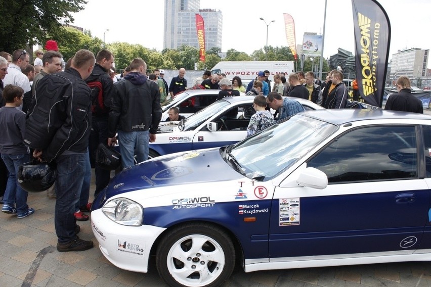 Profi Auto Show 2013. Zdjęcia dziewczyn