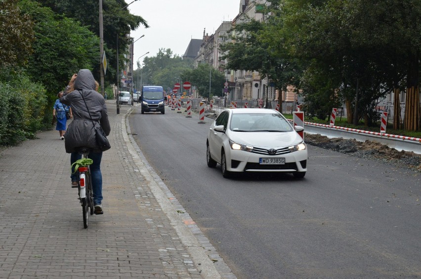 Wrocław: Zmiany na Wyszyńskiego. Jeździmy drugą stroną jezdni (ZDJĘCIA)