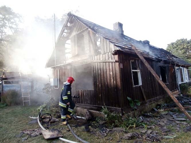 Wybuch gazu i pożar na ul. Małynicza. Dwie osoby poparzone (zdjęcia)