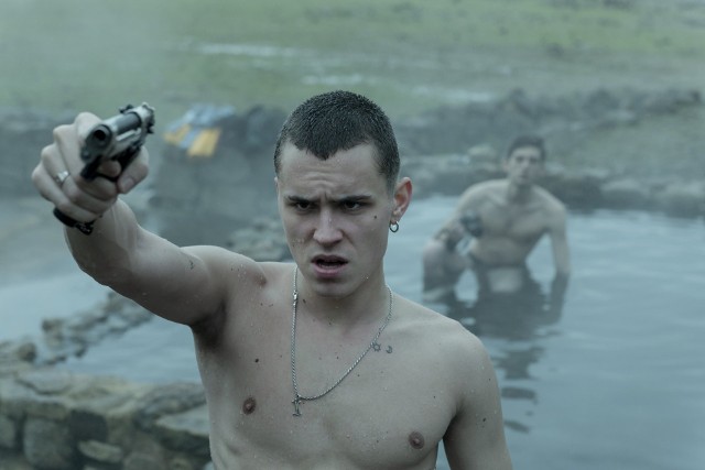 Arón Piper ze "Szkoły dla elity" zagrał w kolejnym serialu Netfliksa. Już wkrótce zobaczymy go w serialowym thrillerze pt. "Bałagan, jaki zostawisz". Fot. Netflix