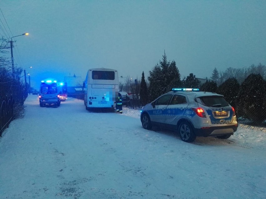 Tragiczny wypadek w Rakowcu. 11-letni chłopczyk potrącony przez autobus, mimo reanimacji zmarł