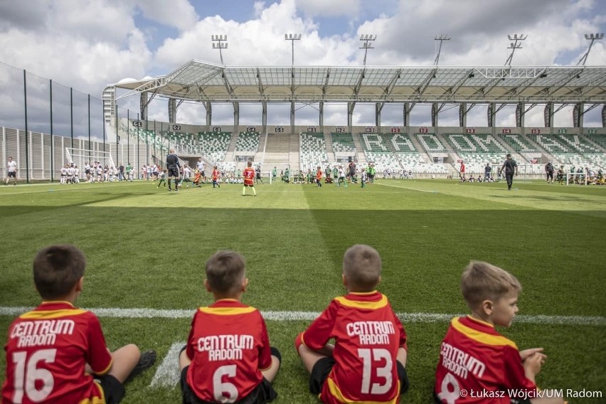 Stadion przy Struga 63 w Radomiu oficjalnie otwarty. Prezydent Radosław Witkowski przeciął wstęgę. Zobaczcie zdjęcia