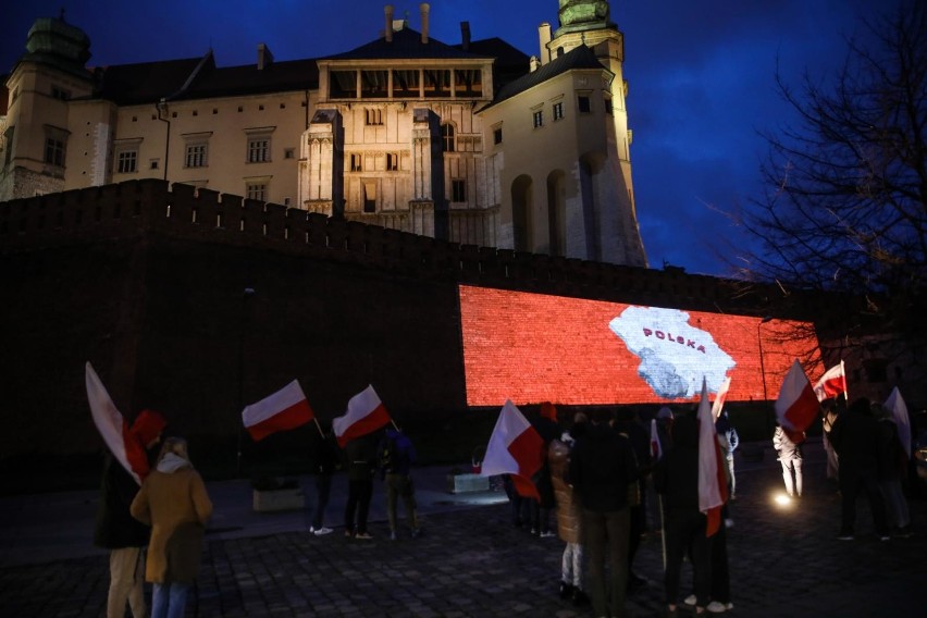 Kraków. Na wawelskim murze odbył się pokaz multimedialnego filmu z okazji 100. rocznicy wybuchu III Powstania Śląskiego [ZDJĘCIA]