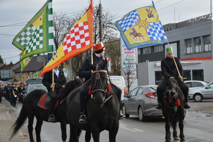 Proszowice. Przez miasto przeszedł Orszak Trzech Króli. Były nawet konie