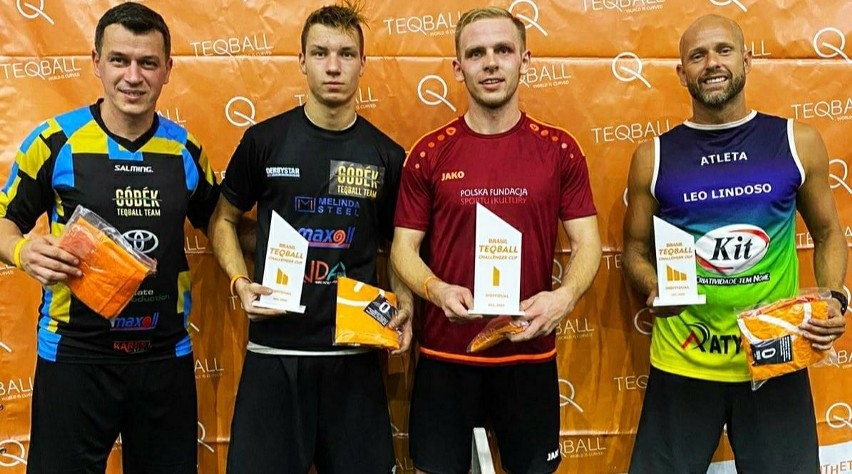 Adrian Duszak z Dylewa, pow. ostrołęcki, wygrał międzynarodowy turniej singlowy teqball w Brazylii, 19-22.12.2020