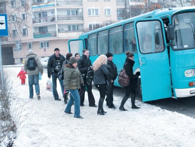 Na Żeromskiego zaczęły jeździć autobusy. Mieszkańcom okolicznych budynków się to nie podoba.