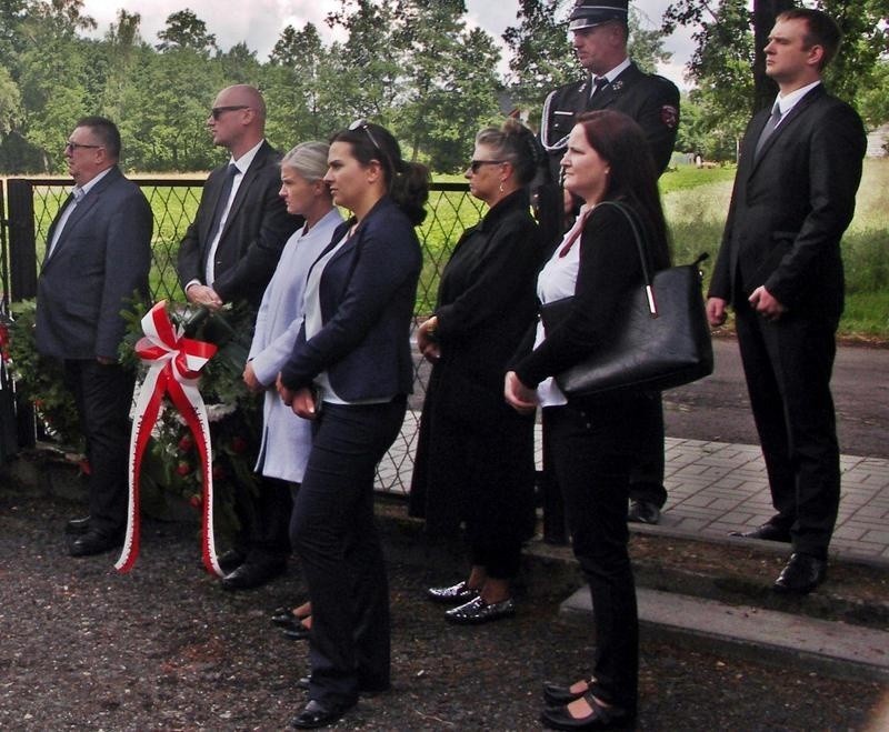 Brzeszcze Bór. Pamiętają o ofiarach karnej kompanii kobiet byłego niemieckiego obozu Auschwitz-Birkenau [ZDJĘCIA]