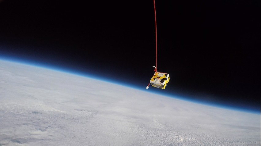 Te zdjęcia Ziemi ze stratosfery wykonała sonda zbudowana...