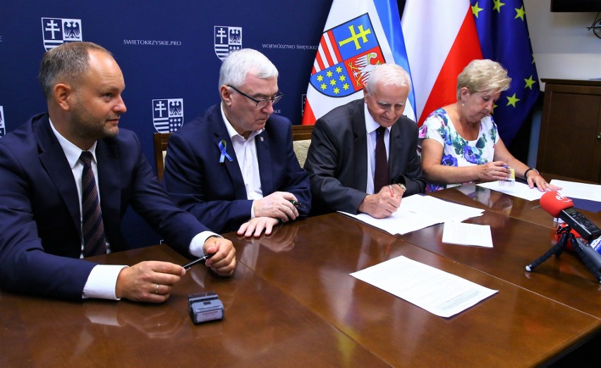 Umowa na rewitalizację Działoszyc podpisana w Urzędzie Marszałkowskim