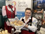 Przez żołądek próbowali dotrzeć do serca turystów z Dolnego Śląska. Powiat kościerski promował się na targach we Wrocławiu