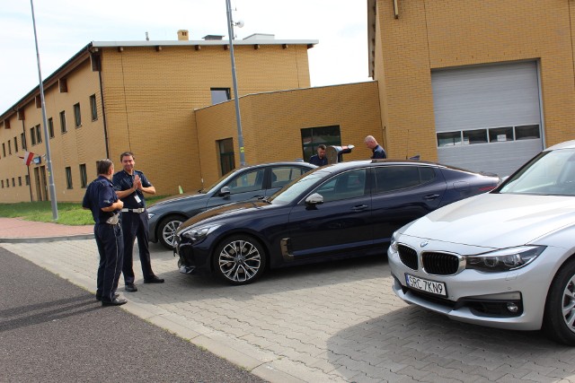 Policyjna grupa SPEED stingerami i bmw ściga piratów