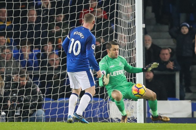 Everton - Swansea 3:1. Pierwsza jedenastka Rooneya, którą obronił Fabiański.