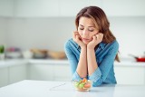 Post przerywany zwiększa ryzyko rozwoju zaburzeń odżywiania u kobiet. Czy stosowanie „okna żywieniowego” może mieć wpływ na naszą psychikę? 