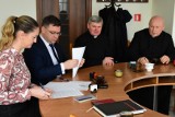 W Urzędzie Gminy Gostycyn podpisano umowy na dotacje na prace na gostycyńskich zabytkach