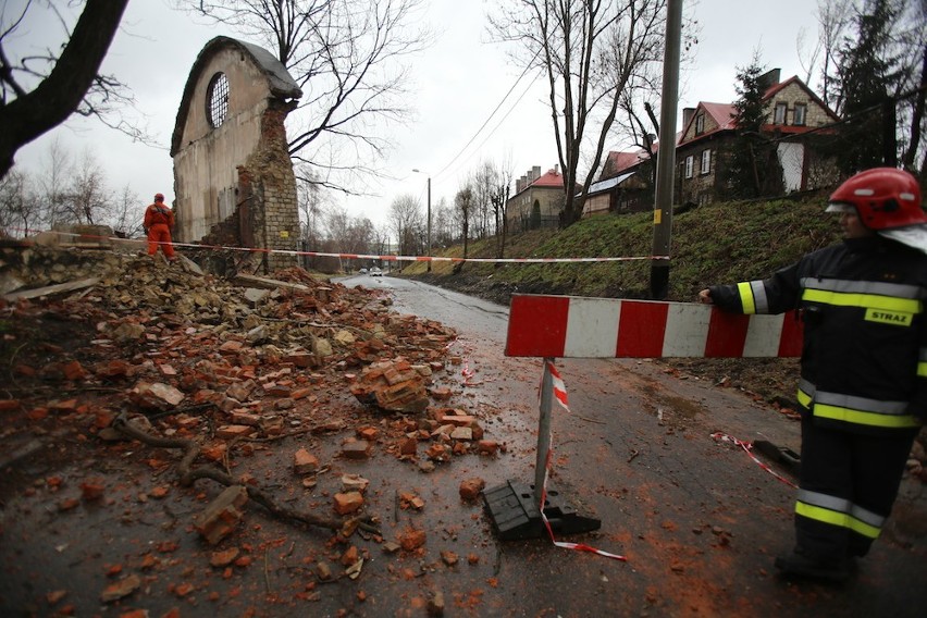 Katastrofa budowlana: Zawalona hala cementowni Grodziec