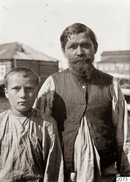 Obdarci ludzie w bieda-szałasach... Prymitywne życie na mroźnych antypodach carskiej Rosji [GALERIA]