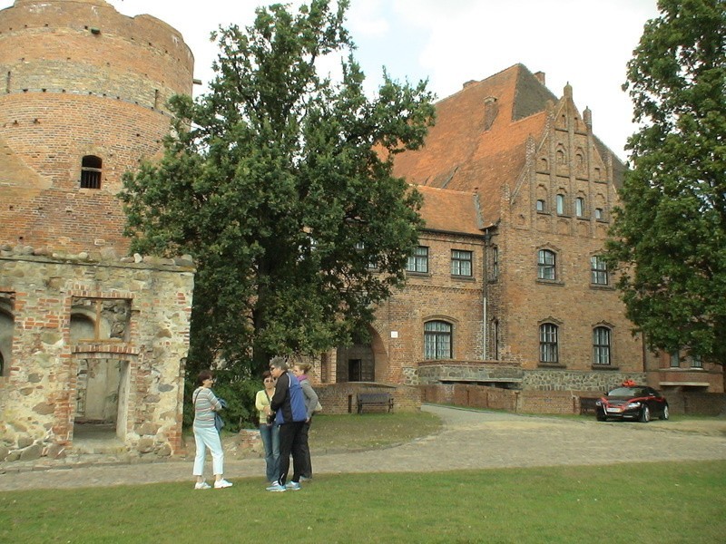 99. Pęzino. Zamek z połowy XVI w.