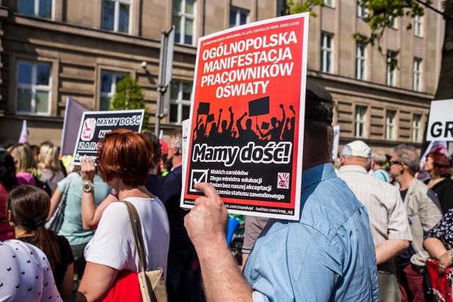 21.04.2018 warszawa aleja szucha 25 ministerstwo edukacji narodowej oswiaty protest nauczycieli nauczyciele nauka oswiata nauczyciel strajk manifestacja znp nzfot. szymon starnawski / polska press